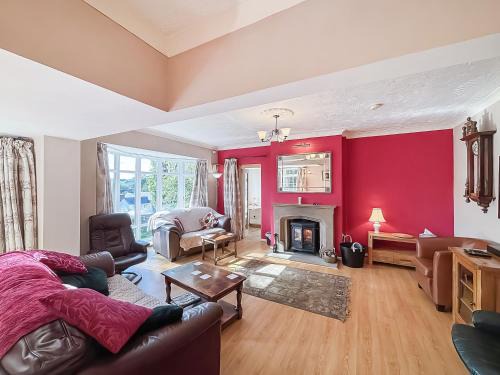 Kingswood House | Brithdir