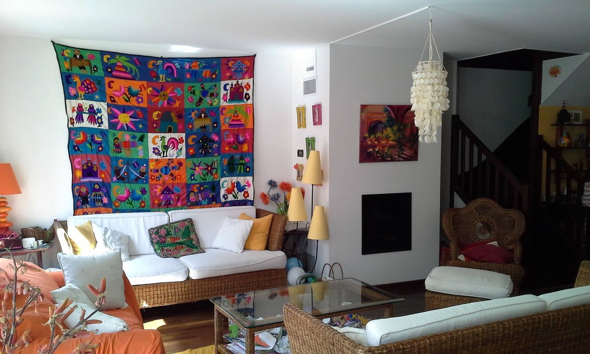 Saint-Germain-en-Laye House | British on the outside, Latina on the inside