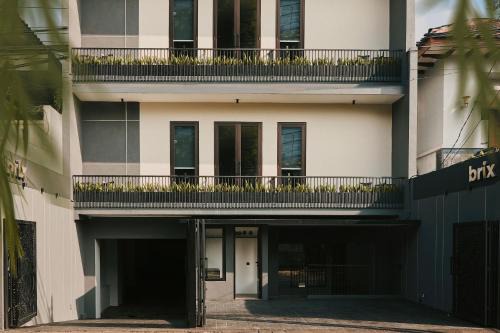 Cilandak Hotel | BRIX Hotel