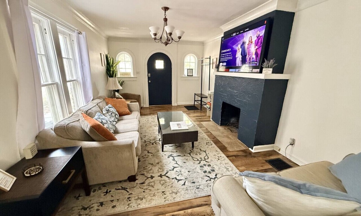 Meridian-Kessler House | ☆ Broadripple| Restaurants| Bars| Bonfire| Parking