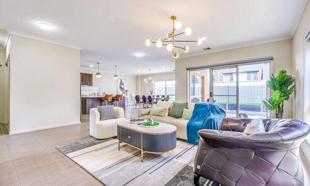 Point Cook House | Broadstone PC 9-bed 5-bathroom Luxe Family House Double Storey