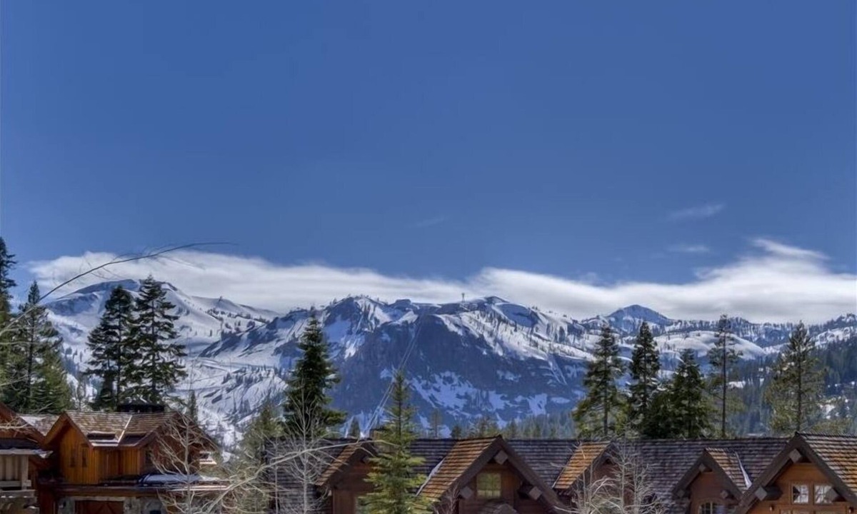 Olympic Valley House | Broken Arrow Lodge in Squaw Valley