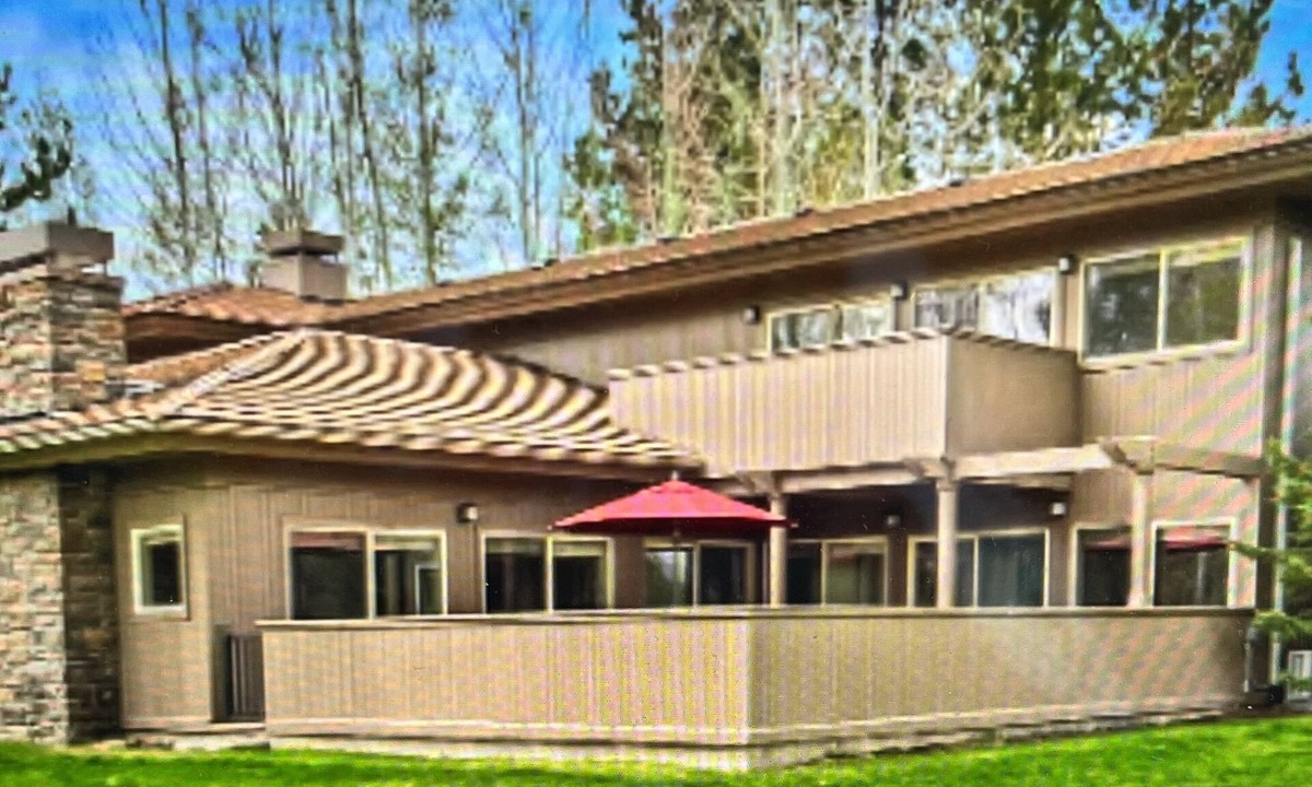 Broken Top House | Broken Top Townhome on the 18th Fairway, Large patio, Beautiful view!