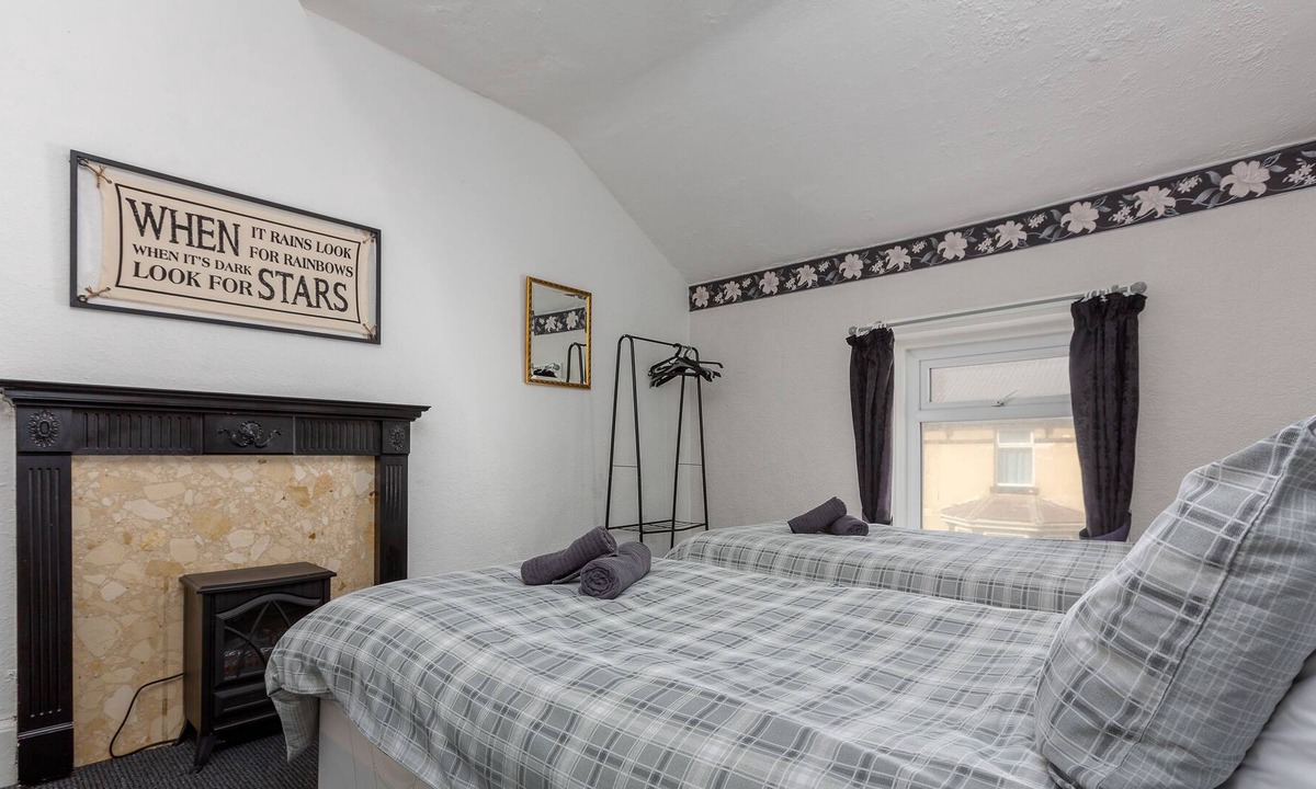 Blackpool Town Center House | Bromley Central Holiday Home