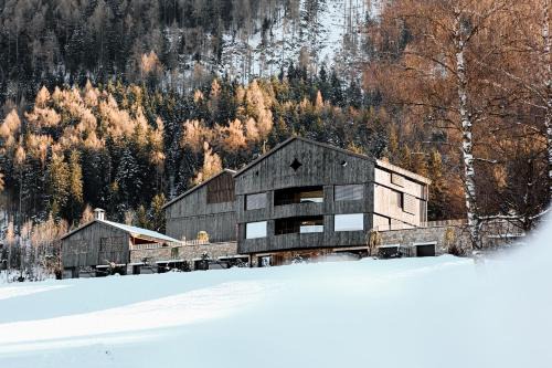 San Lorenzo di Sebato Apartment | Brondstott Farm & Suites Kronplatz