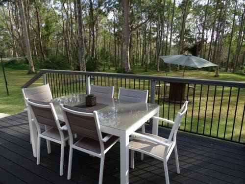 Greta Main House | Bronte Lodge, Wine Country Farm Stay Hunter Valley with Games Room, Close to Town