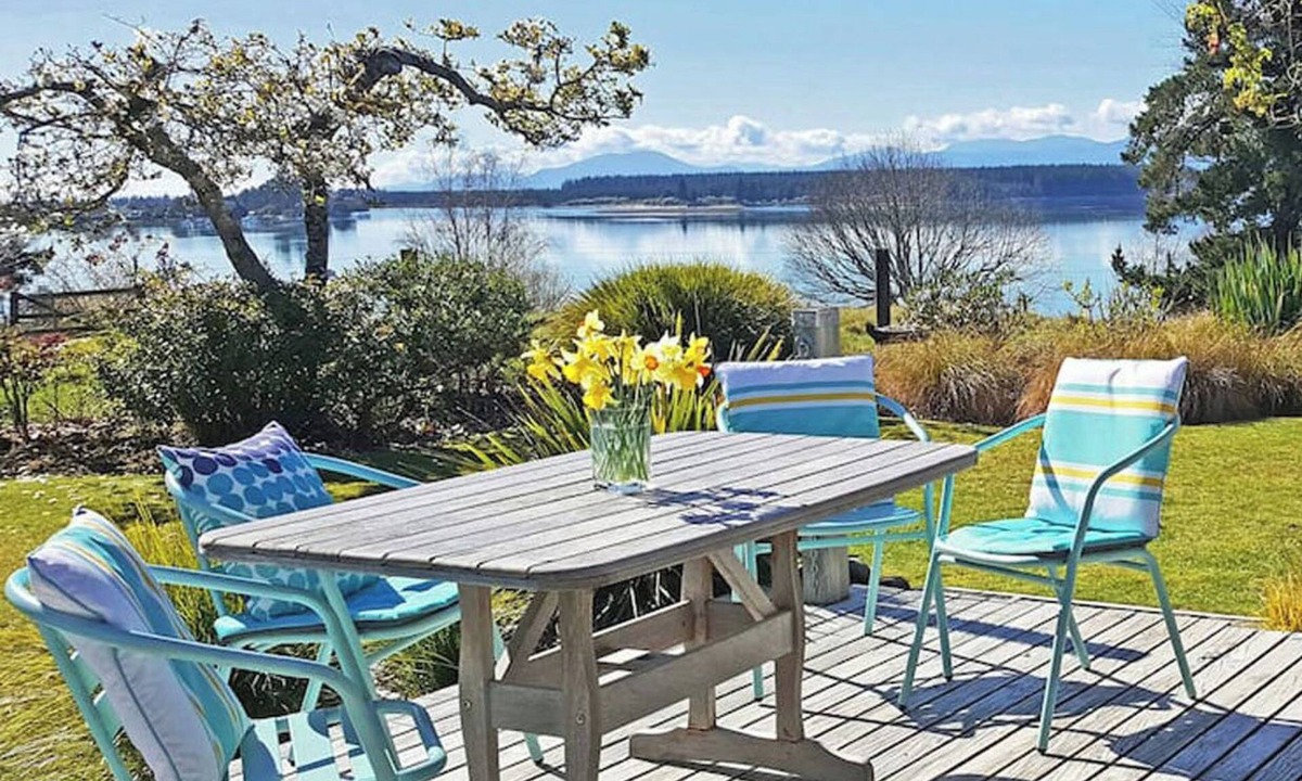 Bronte Cottage | Bronte Tides Cottage. Stunning Sea View - A restful 2 bedroom cottage