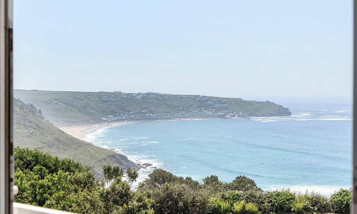 Penzance Cottage | BROOK HOUSE, pet friendly, country holiday cottage in Sennen Cove