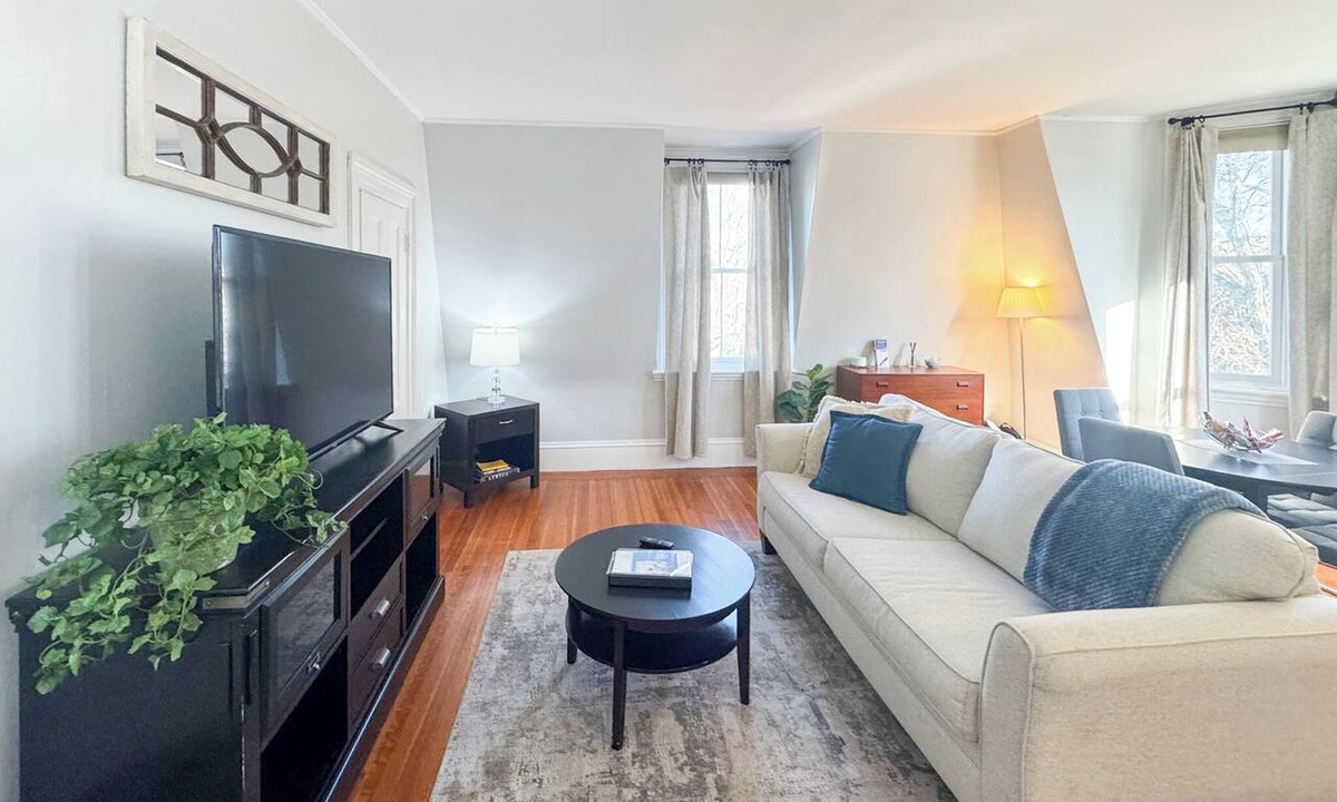 Brookline Apartment | Brookline Village, Public Transport, Longwood Med