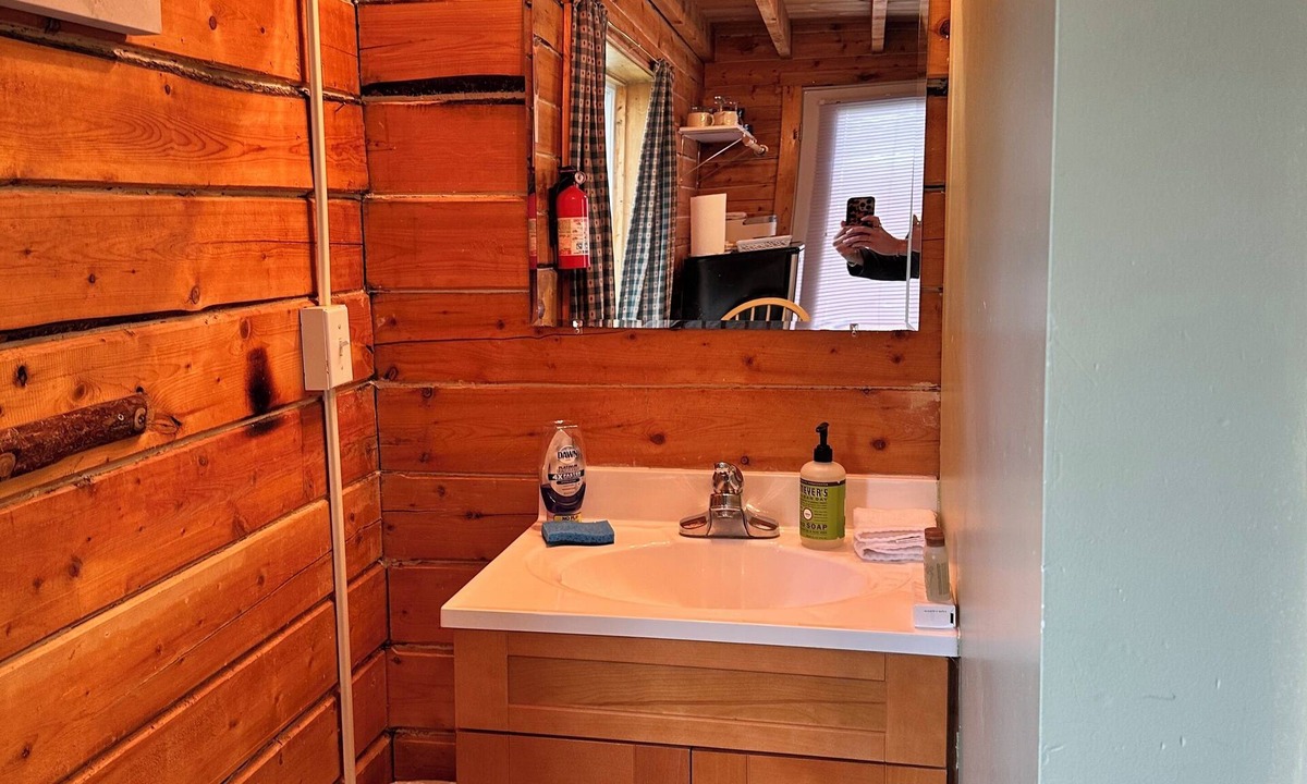 Homer Cabin | Brooks Falls, Homer Floatplane Lodge