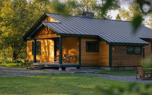 Bridgewater Corners House | Brookside Cabin and Hot Tub near Woodstock Vermont