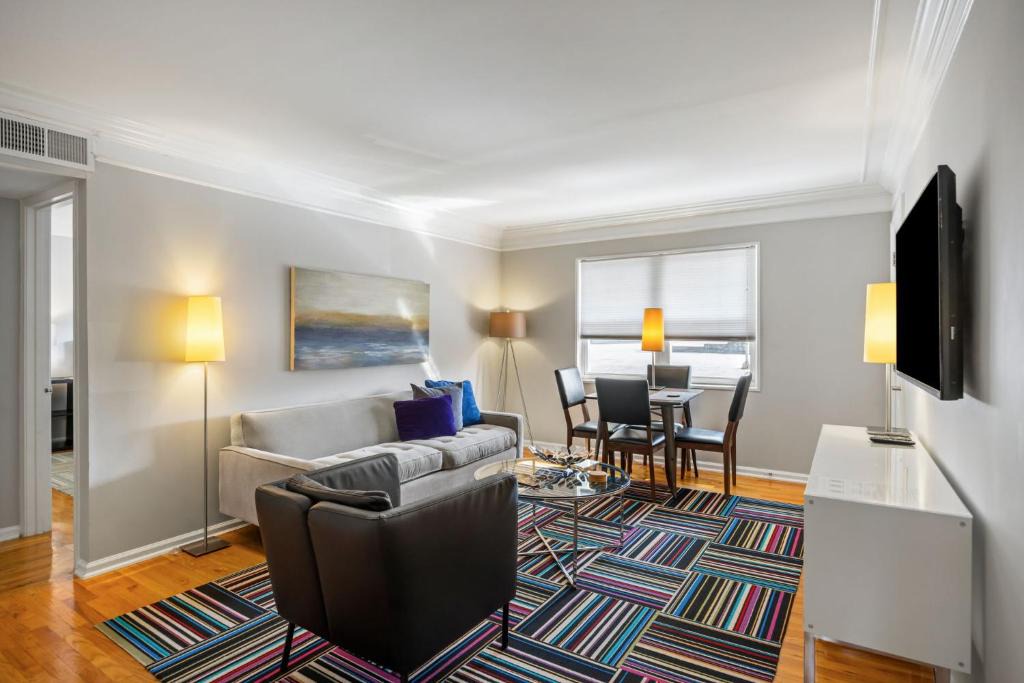 Brookwood Apartment | Brookwood Courtyard by BCA Furnished Apartments