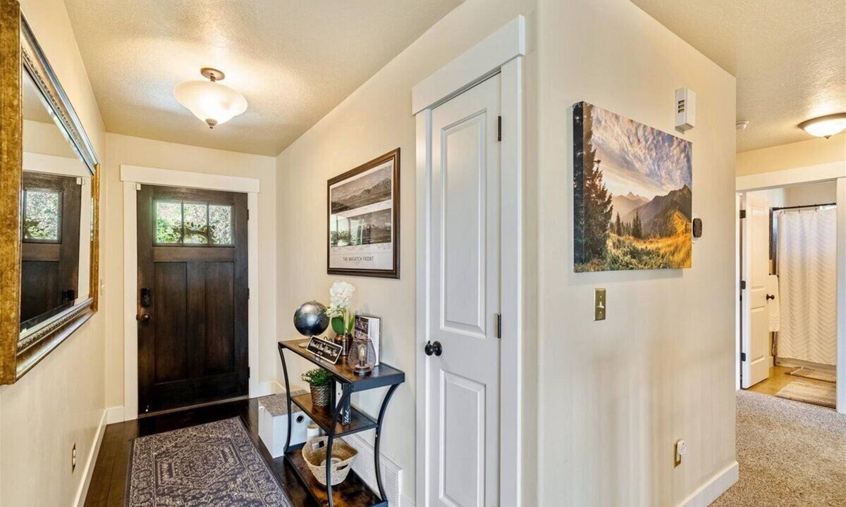 Eagle Mountain House | Brown Mountain Home: Pet Friendly, 30+ day special!