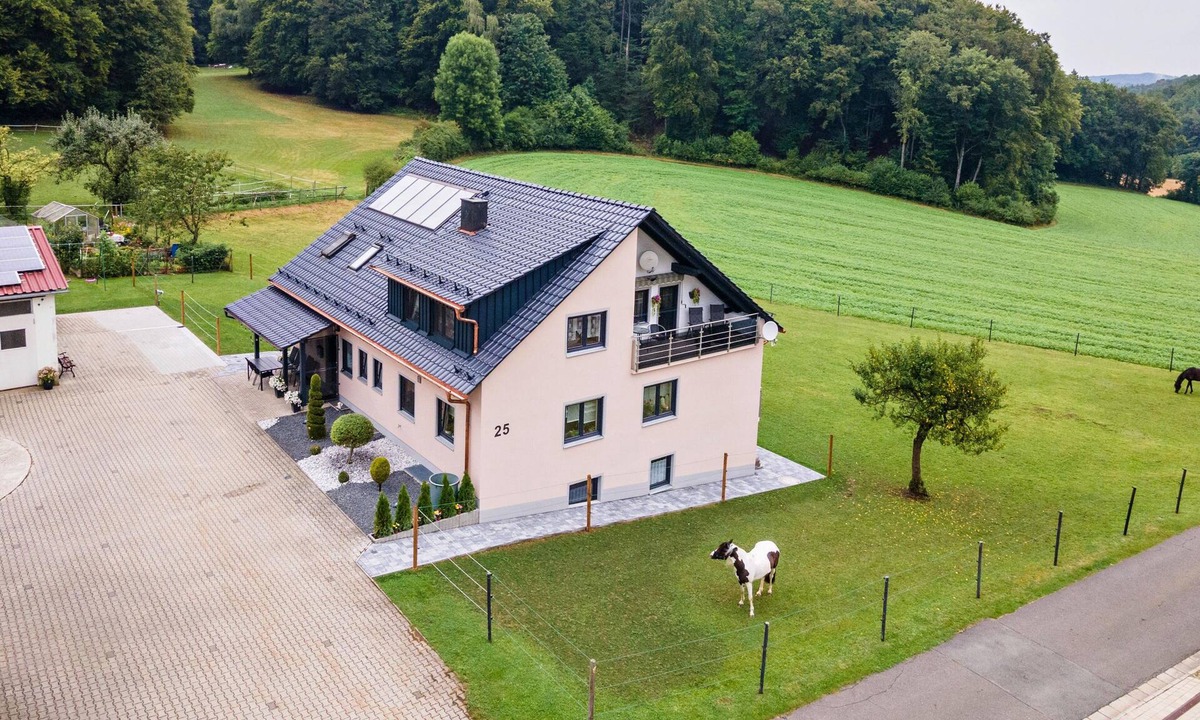 Hartenstein Apartment | Brunnerhof Country Apartment with Terrace and Shared Garden
