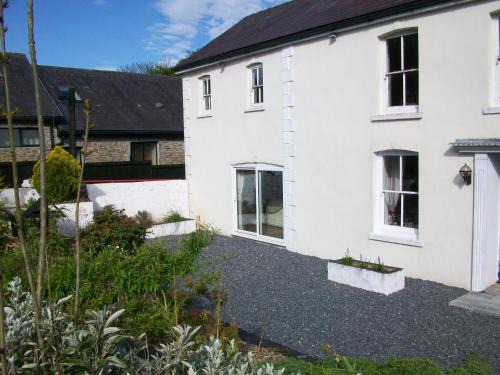 Cross Hands Bed & Breakfast | Bryncoch