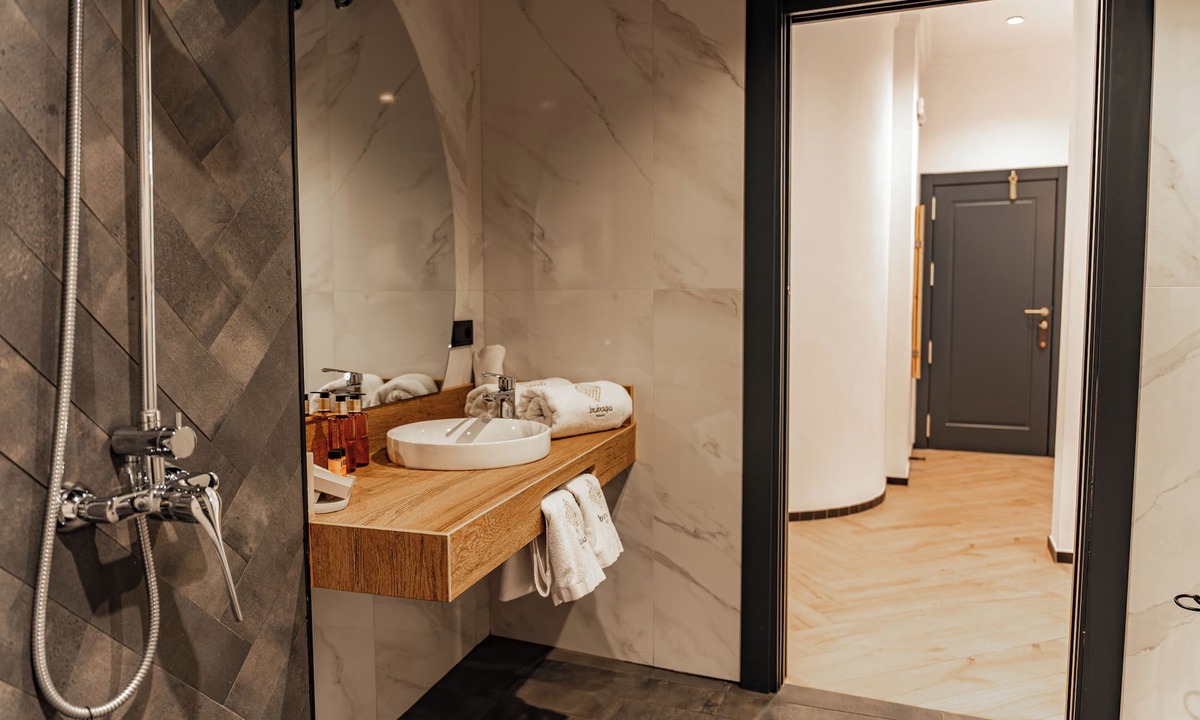 Central District Hotel | Bubaqia House