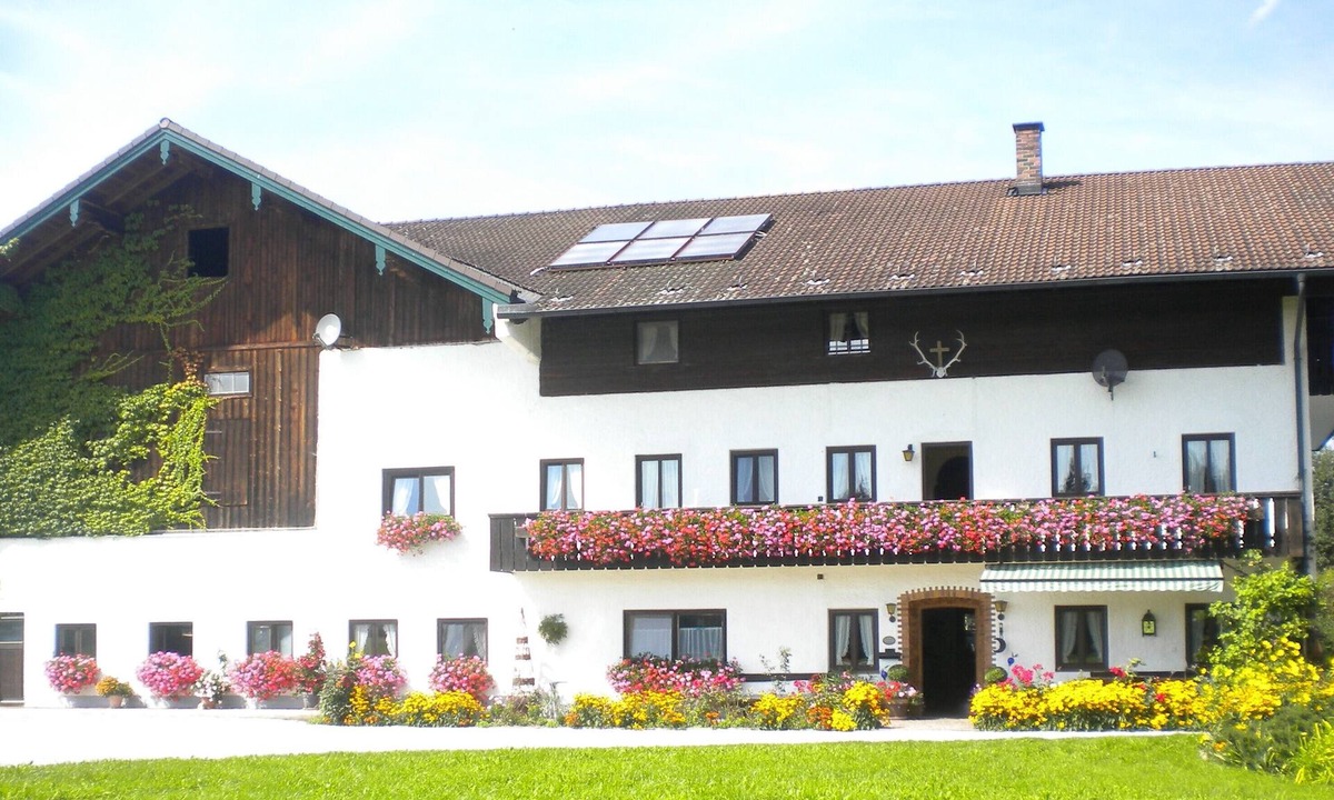 Eggstatt House | Bucherhof idyllic single location near the forest with its own lake, pure nature.