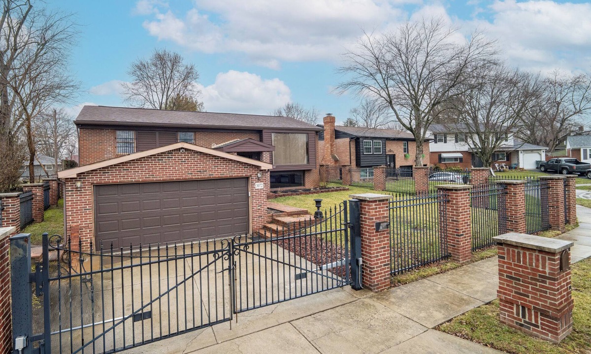 Columbus House | Buckeye Oasis