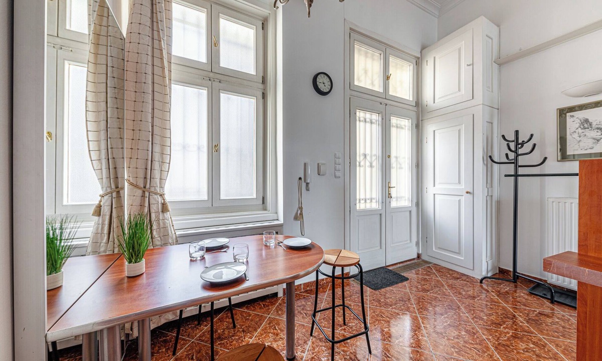 Taban Apartment | Budapest Classic Charm | 2Br + Cornertub + Smarttv