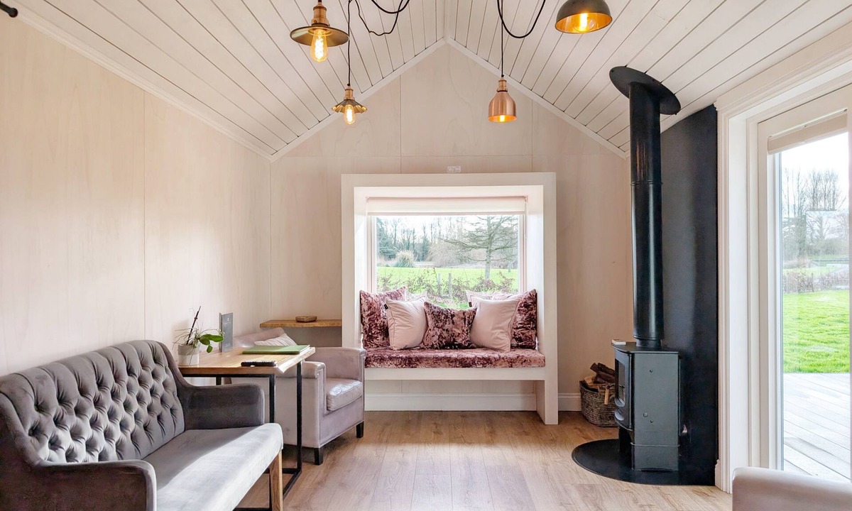 East Ashling Cottage | Budburst - Ashling Park - sleeps 4 guests in 2 bedrooms