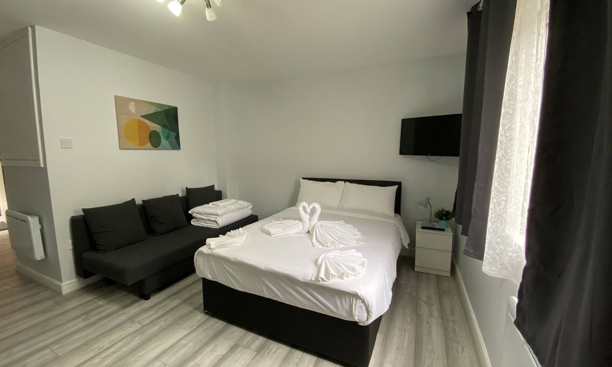 Stepney Green Apartment | Budget Comfortable Studio In City Center for 4 PPL