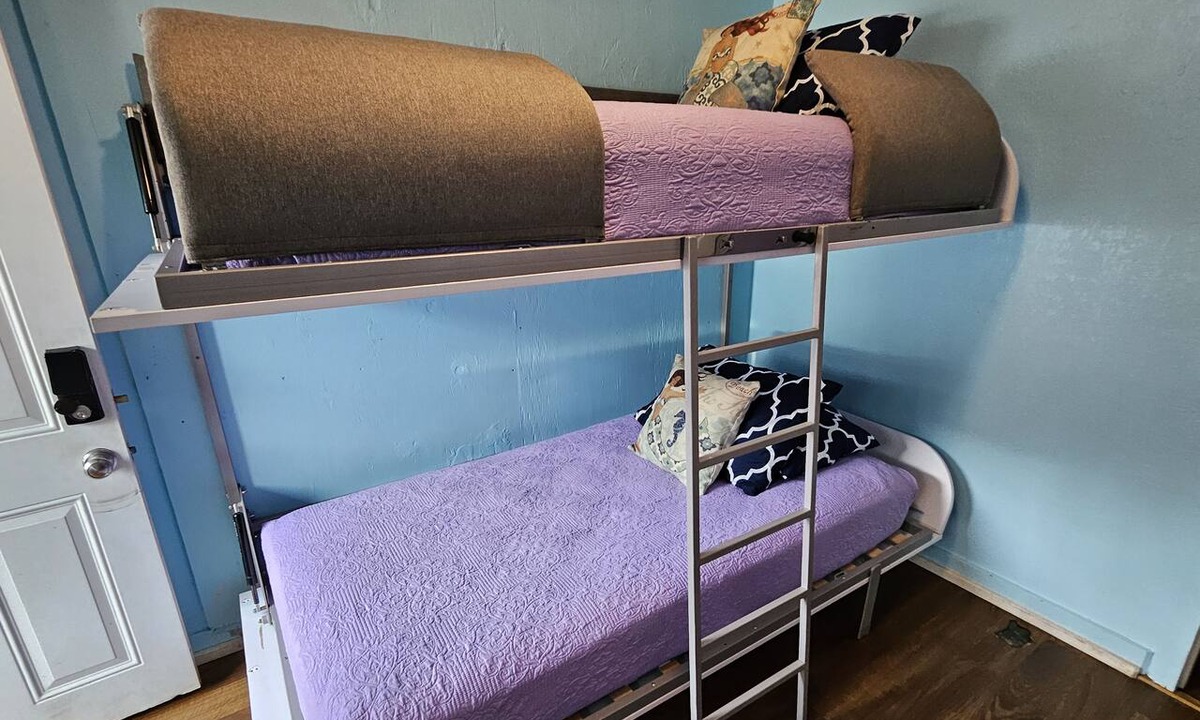 Wailuku Apartment | Budget Downtown Studio C w/European Twin Bunk Beds, AC, WIFI & free Streamers!