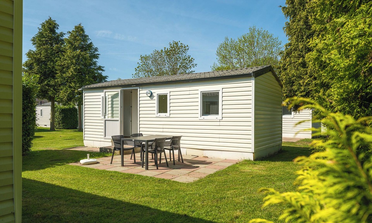 Terwolde House | Budget-friendly mobile home for 4 people, simply furnished.