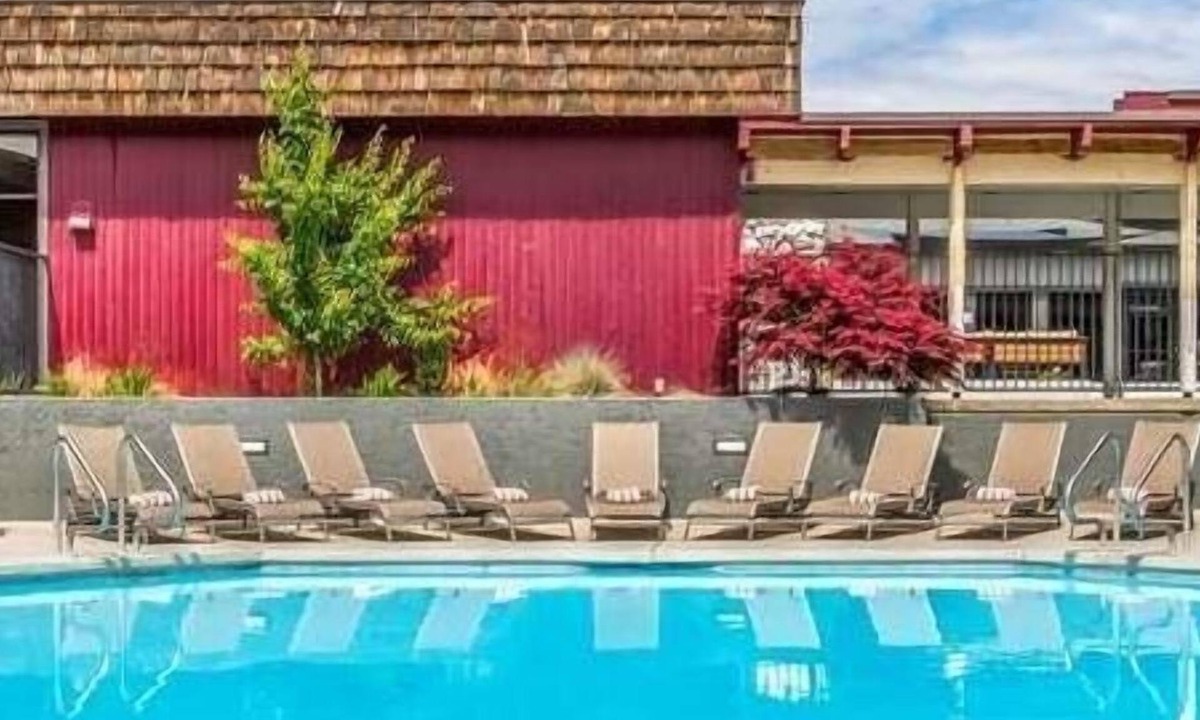 Kennewick Hotel | Budget-Friendly Stay in Washington! Outdoor Pool, Free Parking, Pets Allowed