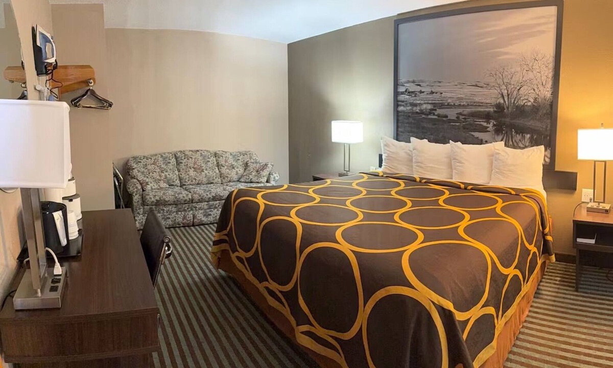 Lexington Hotel | Budget-friendly Stay Near Restaurants and Local Attractions + Free Parking