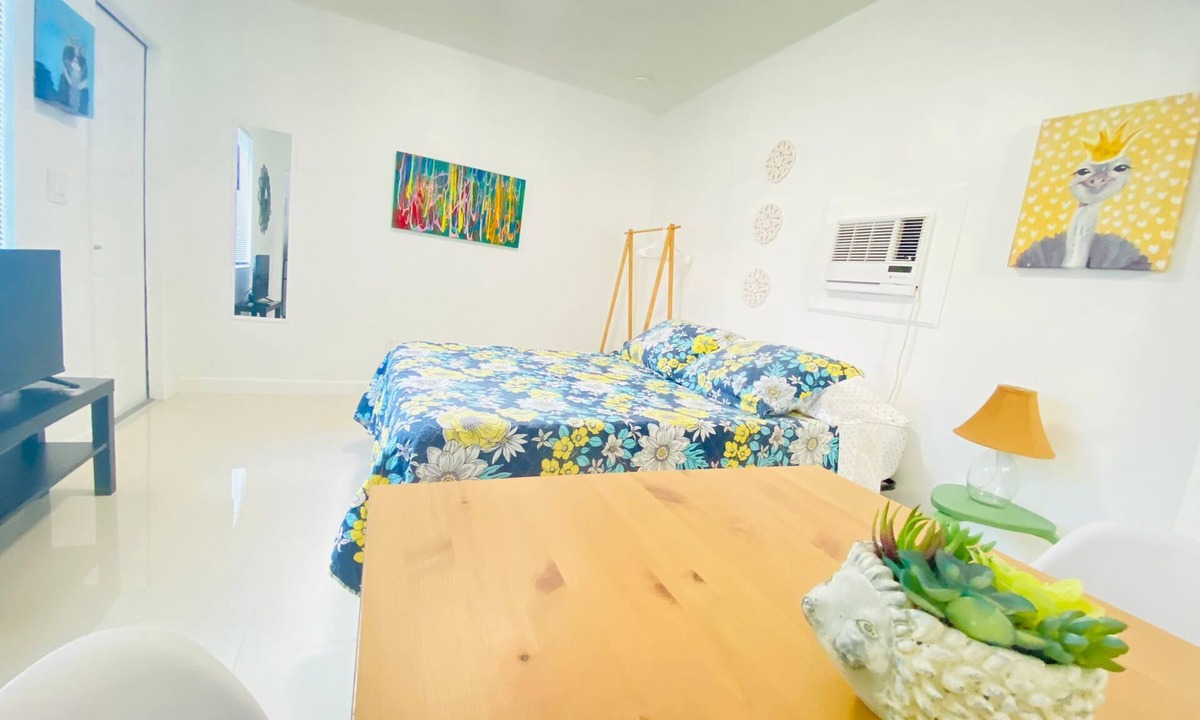 East Little Havana Apartment | Budget Friendly Studio 1 block from Calle 8
