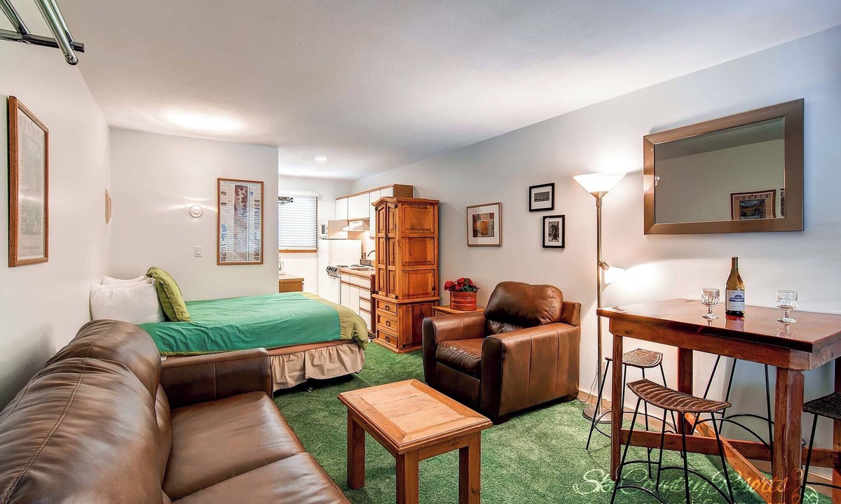 Breckenridge Condo | Budget-Friendly Top Floor Unit in Downtown - Walk to Shopping/Dining | PM7B