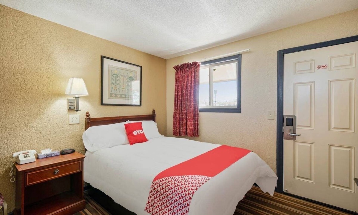 Luling Hotel | Budget-Friendly Texas Stop at the Heart of the Watermelon Capital with Parking