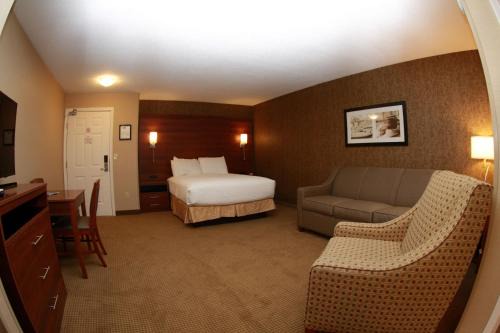 St Ignace Hotel | Budget Host Inn & Suites
