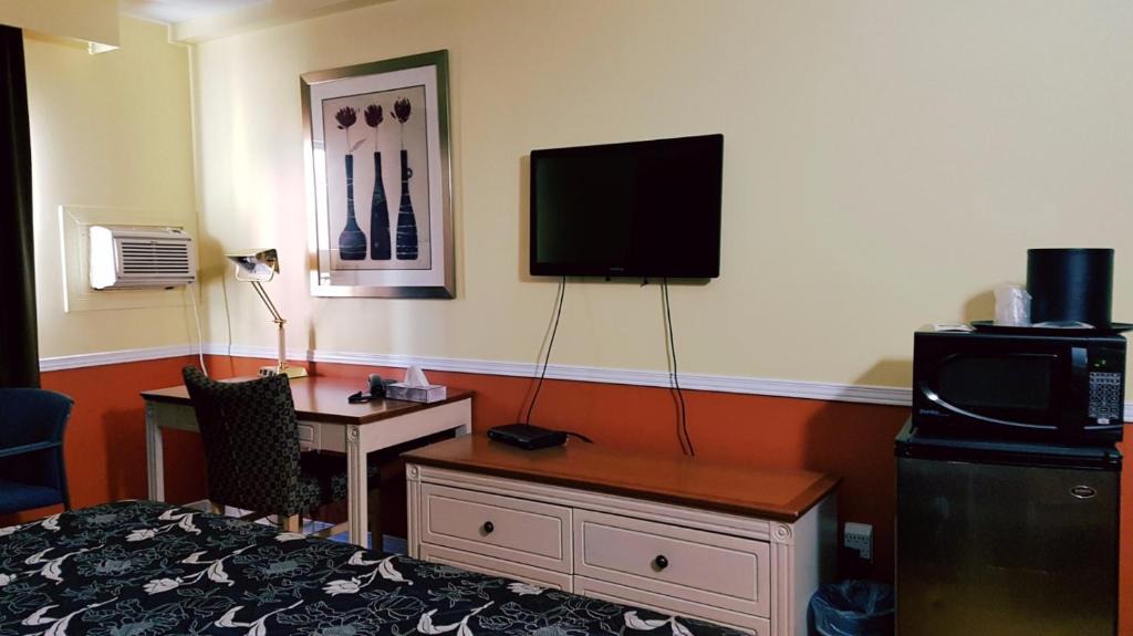 Gibson Bed & Breakfast | Budget inn 2000