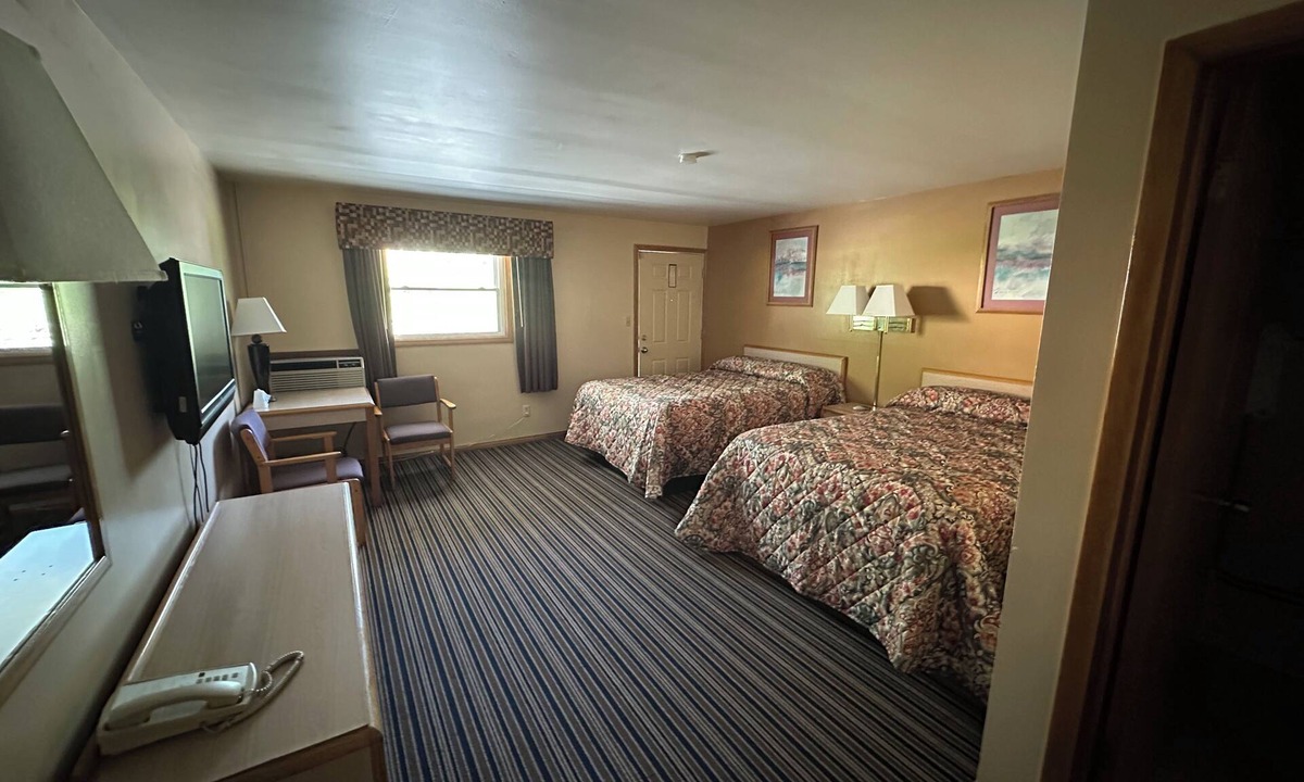 Cambridge Hotel | Budget Inn