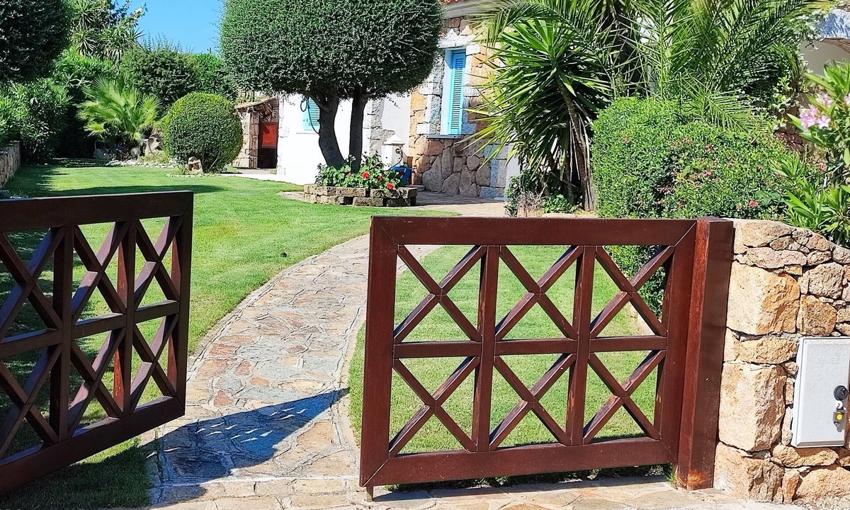 Budoni Villa | Budoni detached cottage exclusive garden 300 mt to the beach (10 min) P9587