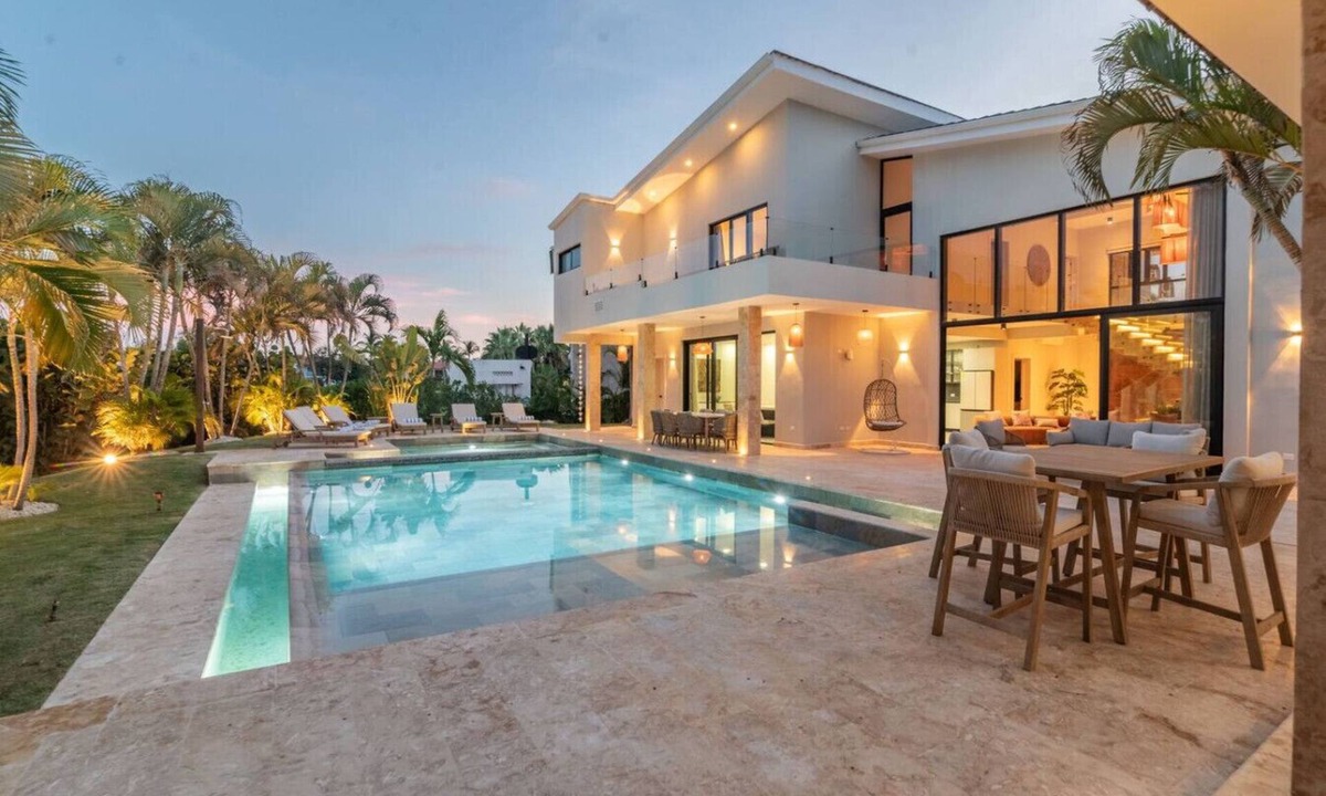 Bavaro Villa | Buganvilla Mansion: 2 amazing lakefront villas w/pools, gym, games, & staff