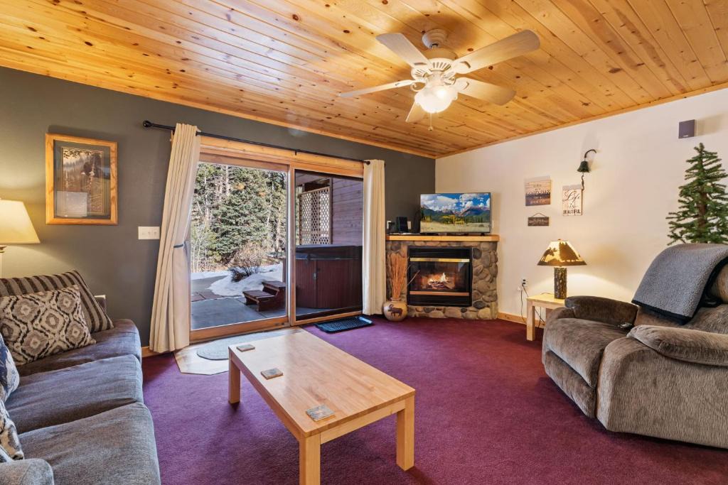 Fall River Estates Apartment | Bugle Pointe B10 by Estes Park Condos