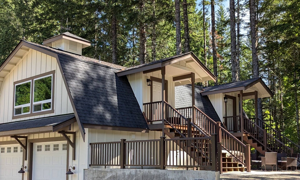 Packwood Apartment | Bugling Elk Bungalow: Cozy apartment with two queen beds in enchanting Packwood