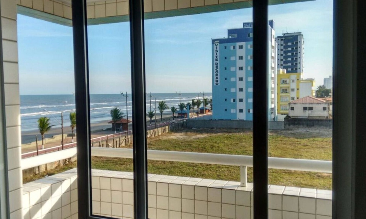Balneario Martinez Apartment | Building facing the sea.
