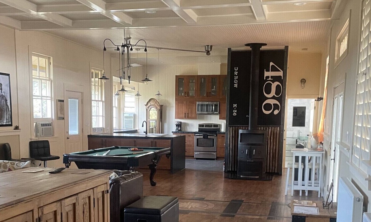 Durango House | BUILT FOR FUN! Real Train Depot of Oscar-winning Film with AMAZING VIEWS (North)