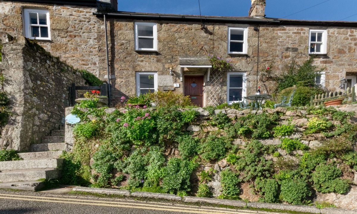 Mousehole House | Bumbles - Three Bedroom House, Sleeps 6