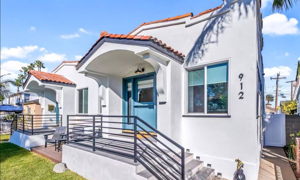 Huntington Beach House | Bungalow Beach House Fully Remodeled, Sleeps 6, Walking Distance to Beach/Parks