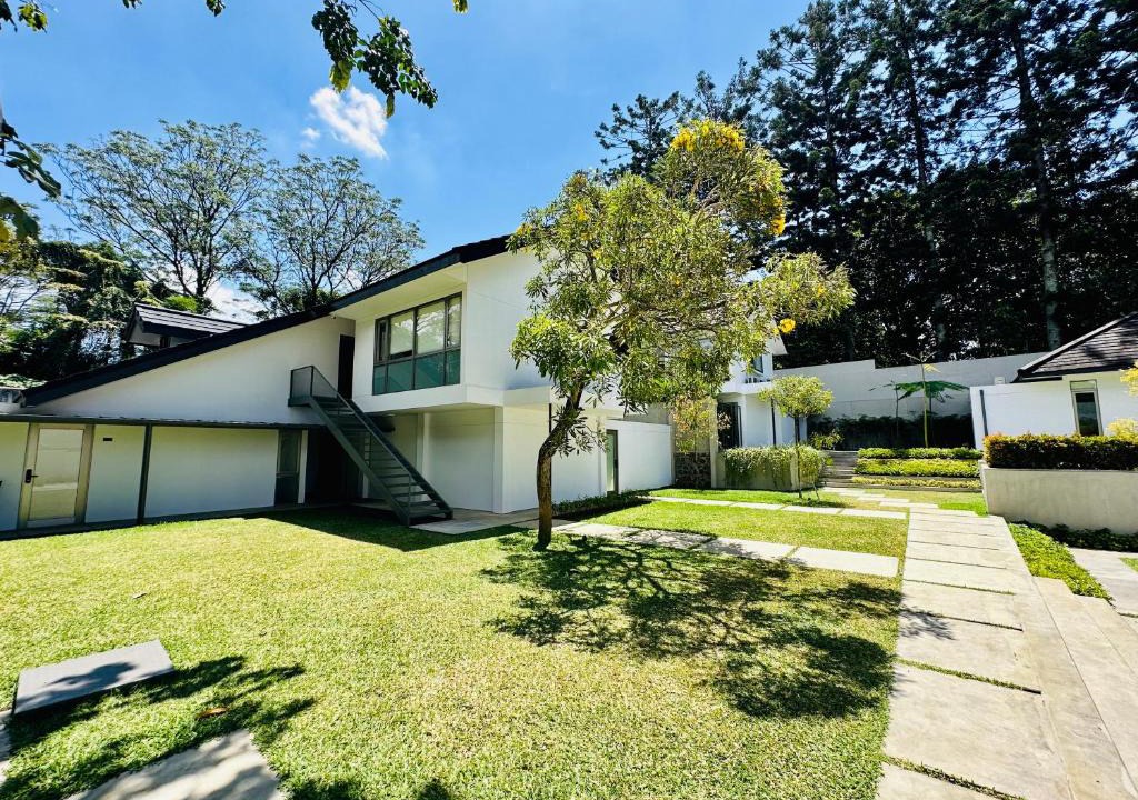 Hegarmanah Bed & Breakfast | Bungalow Homes