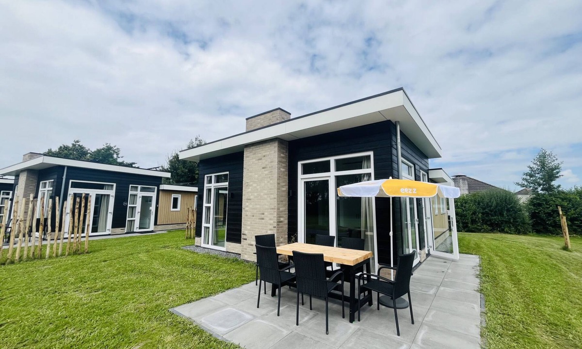 Dirkshorn House | Bungalowpark de Horn - Floresta 214 by Interhome