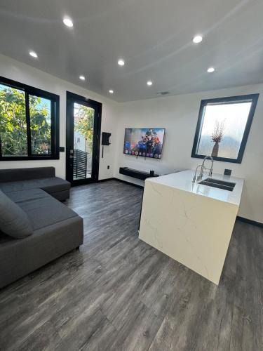 Burbank House | Burbank - Starlight Hills Private Luxury Guest House