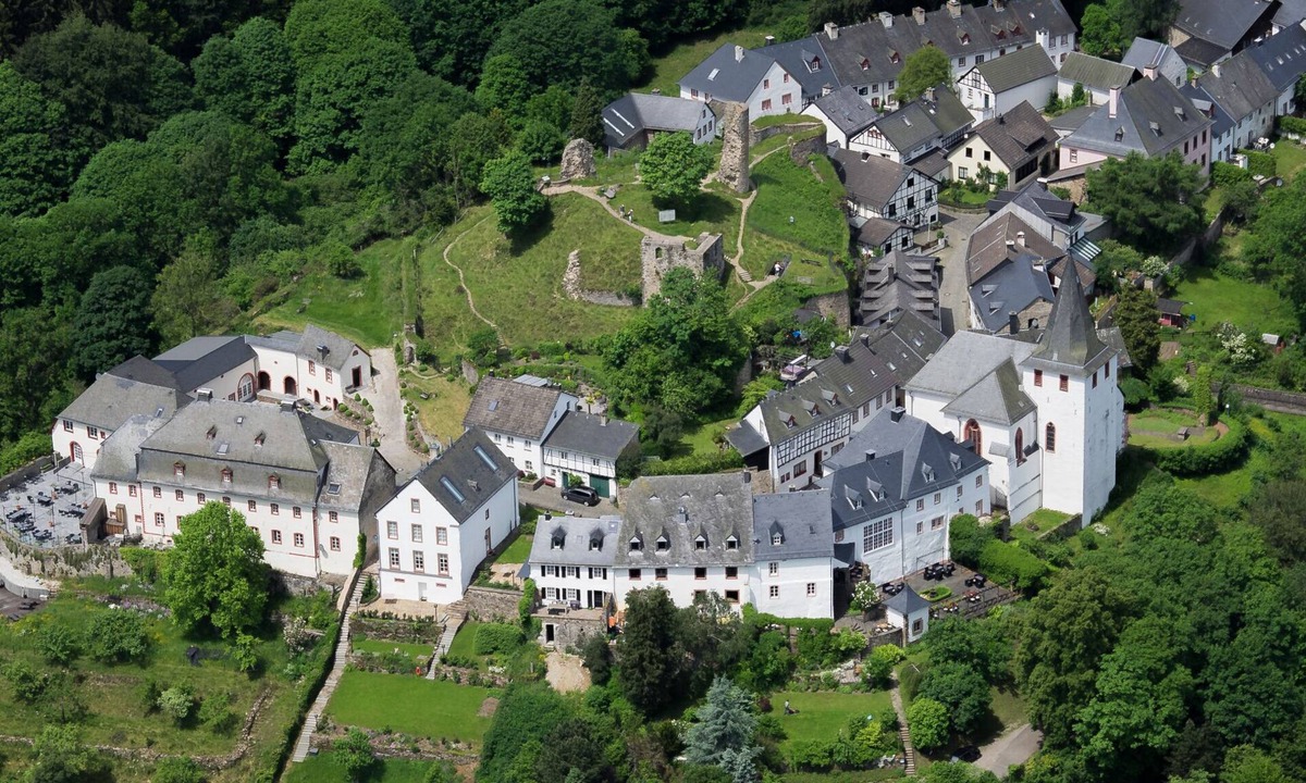 Kronenburg Hotel | Burghaus & Villa Kronenburg