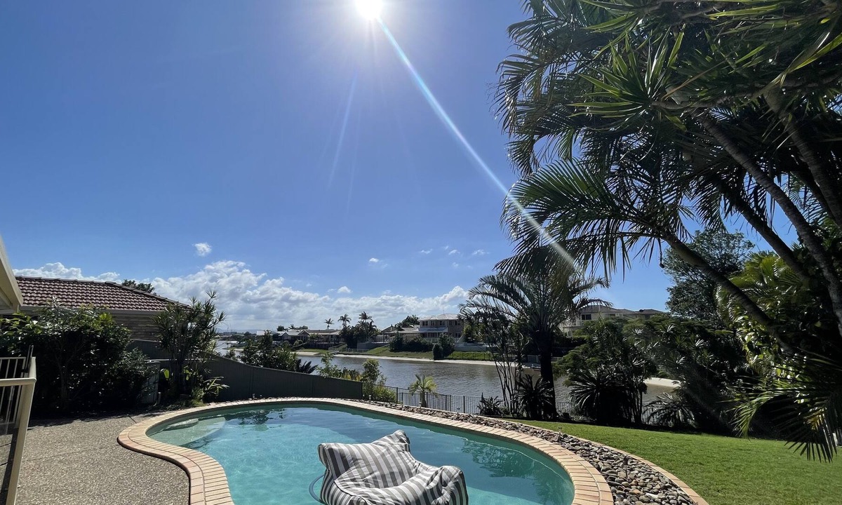 Burleigh Waters House | Burleigh canal front entertainer with pool