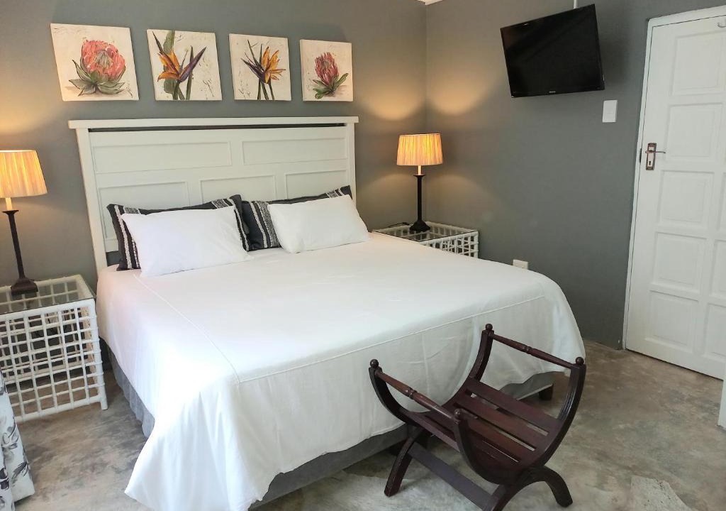 Umhlali Beach Bed & Breakfast | Bush Willow Suite - Villa Roc Guesthouse, Salt Rock Ballito, Pet Friendly