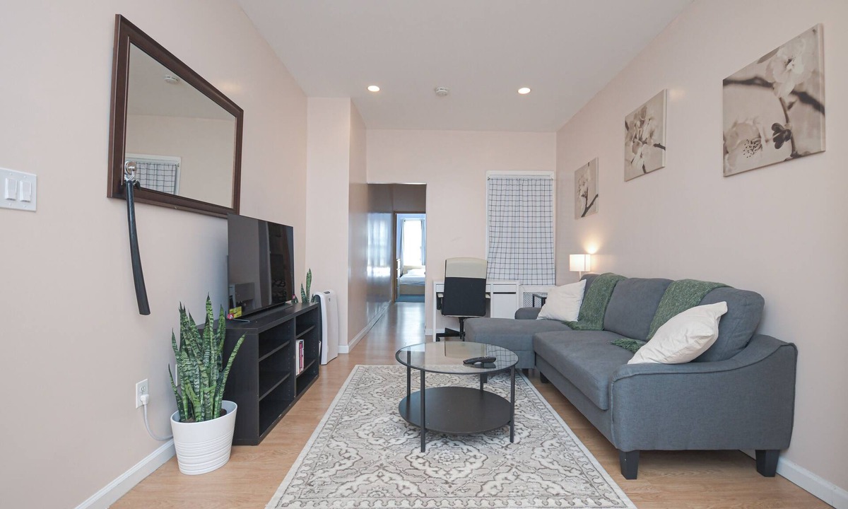 Bushwick Apartment | Bushwick King Bed Remote Office 4 Beds 20 Mins to Manhattan